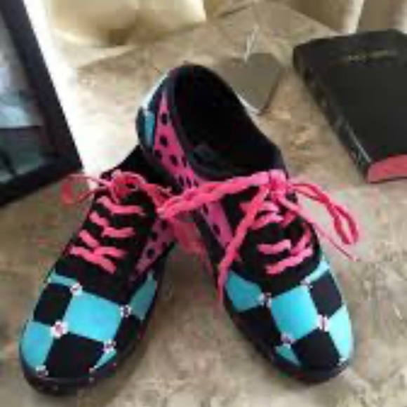 Hand painted shoes - Picture 13 of 16